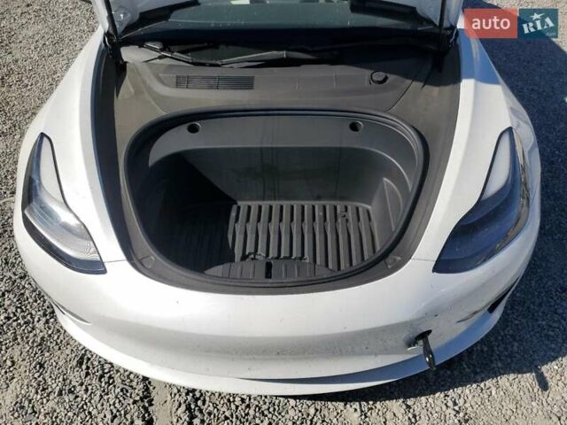 Білий Тесла Модель 3, об'ємом двигуна 0 л та пробігом 65 тис. км за 18000 $, фото 10 на Automoto.ua
