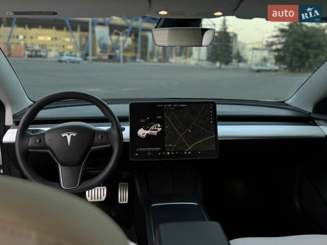 Белый Тесла Модель 3, объемом двигателя 0 л и пробегом 42 тыс. км за 26500 $, фото 13 на Automoto.ua