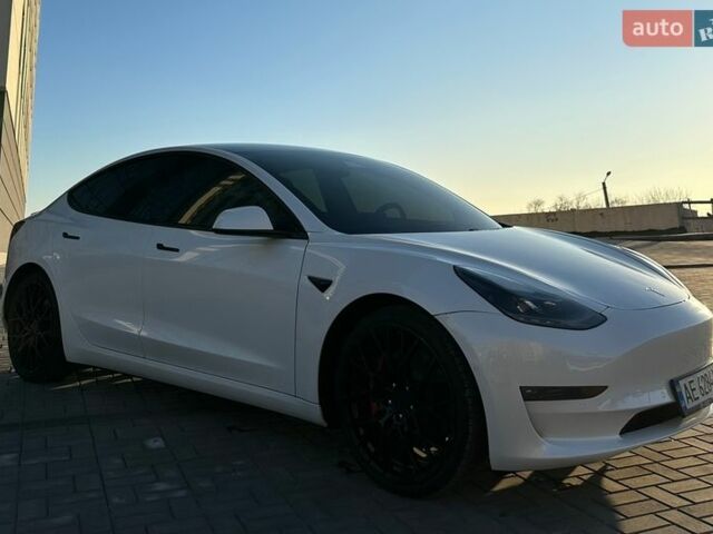 Білий Тесла Модель 3, об'ємом двигуна 0 л та пробігом 70 тис. км за 24000 $, фото 5 на Automoto.ua