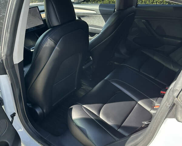 Белый Тесла Модель 3, объемом двигателя 0 л и пробегом 55 тыс. км за 18999 $, фото 8 на Automoto.ua