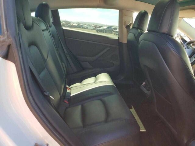 Белый Тесла Модель 3, объемом двигателя 0 л и пробегом 90 тыс. км за 4500 $, фото 9 на Automoto.ua