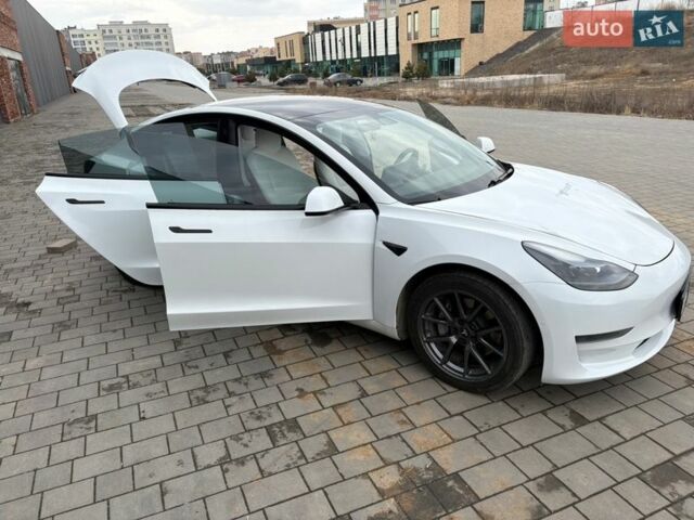 Белый Тесла Модель 3, объемом двигателя 0 л и пробегом 92 тыс. км за 19000 $, фото 9 на Automoto.ua