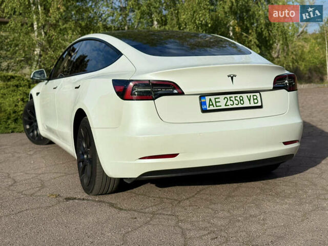 Белый Тесла Модель 3, объемом двигателя 0 л и пробегом 67 тыс. км за 22000 $, фото 1 на Automoto.ua