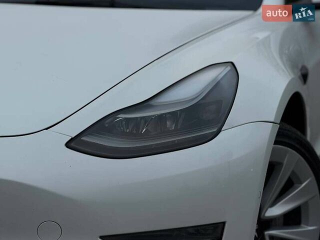 Белый Тесла Модель 3, объемом двигателя 0 л и пробегом 87 тыс. км за 20900 $, фото 2 на Automoto.ua
