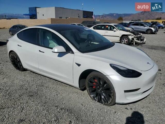 Білий Тесла Модель 3, об'ємом двигуна 0 л та пробігом 65 тис. км за 18000 $, фото 3 на Automoto.ua