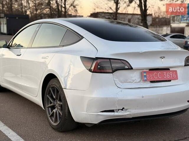 Белый Тесла Модель 3, объемом двигателя 0 л и пробегом 266 тыс. км за 13900 $, фото 3 на Automoto.ua