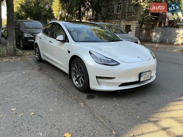 Білий Тесла Модель 3, об'ємом двигуна 0 л та пробігом 60 тис. км за 19900 $, фото 2 на Automoto.ua