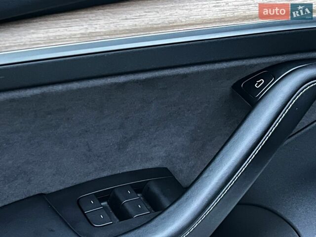 Білий Тесла Модель 3, об'ємом двигуна 0 л та пробігом 113 тис. км за 16200 $, фото 34 на Automoto.ua