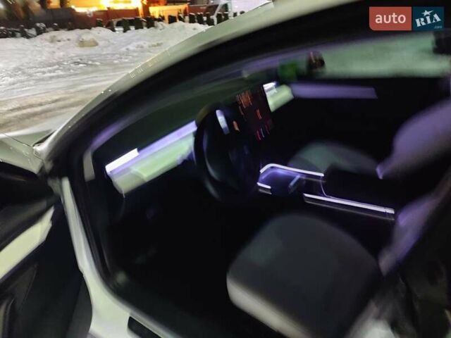 Белый Тесла Модель 3, объемом двигателя 0 л и пробегом 72 тыс. км за 22000 $, фото 18 на Automoto.ua