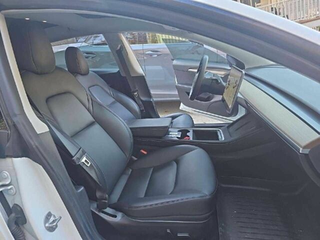 Білий Тесла Модель 3, об'ємом двигуна 0 л та пробігом 97 тис. км за 15500 $, фото 3 на Automoto.ua