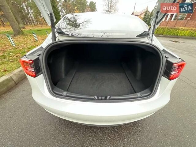 Білий Тесла Модель 3, об'ємом двигуна 0 л та пробігом 154 тис. км за 13999 $, фото 44 на Automoto.ua