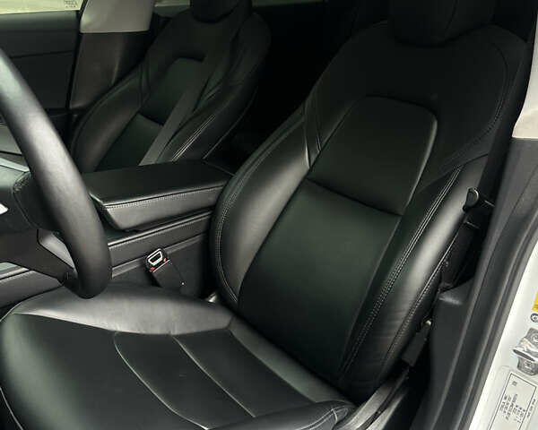 Білий Тесла Модель 3, об'ємом двигуна 0 л та пробігом 67 тис. км за 32500 $, фото 9 на Automoto.ua