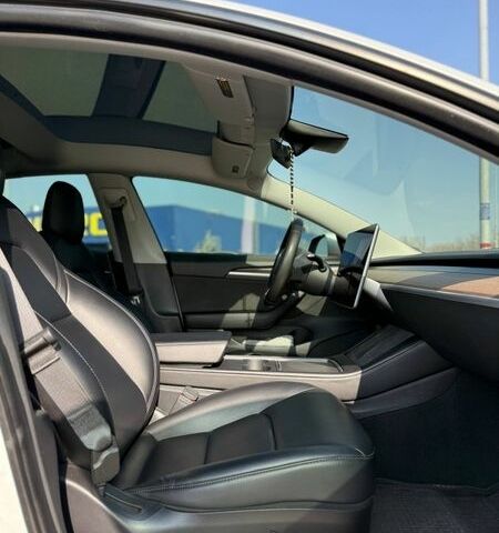 Білий Тесла Модель 3, об'ємом двигуна 0 л та пробігом 63 тис. км за 22000 $, фото 14 на Automoto.ua