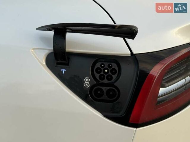 Білий Тесла Модель 3, об'ємом двигуна 0 л та пробігом 88 тис. км за 20950 $, фото 15 на Automoto.ua
