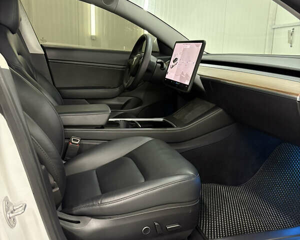 Білий Тесла Модель 3, об'ємом двигуна 0 л та пробігом 113 тис. км за 20200 $, фото 86 на Automoto.ua