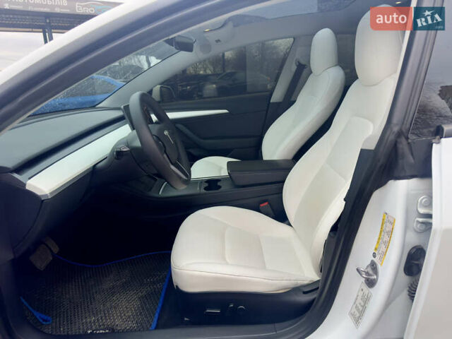 Білий Тесла Модель 3, об'ємом двигуна 0 л та пробігом 84 тис. км за 18300 $, фото 16 на Automoto.ua