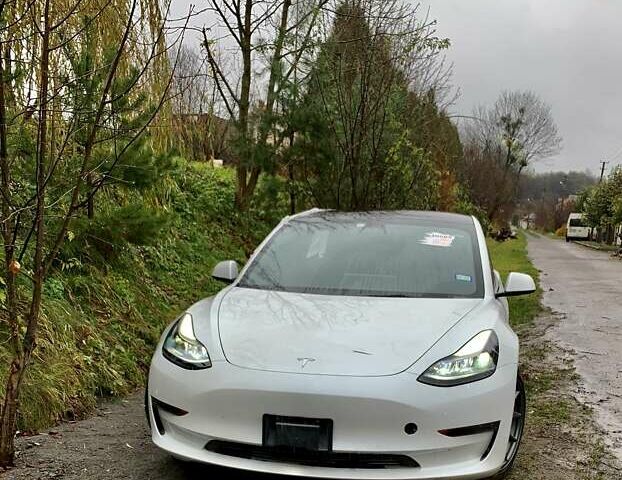 Белый Тесла Модель 3, объемом двигателя 0 л и пробегом 27 тыс. км за 19750 $, фото 7 на Automoto.ua