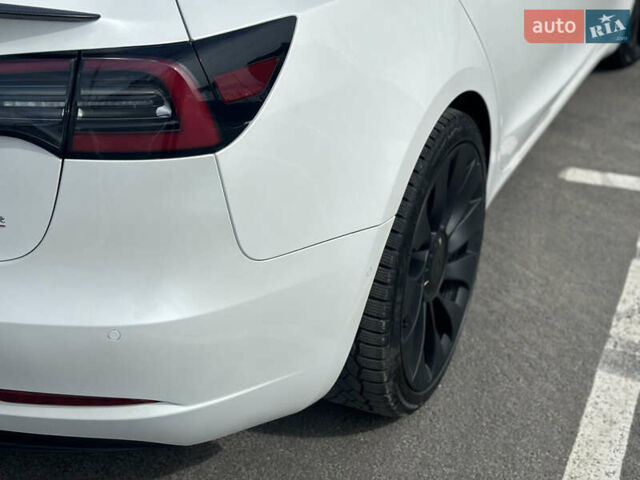 Білий Тесла Модель 3, об'ємом двигуна 0 л та пробігом 85 тис. км за 23999 $, фото 10 на Automoto.ua