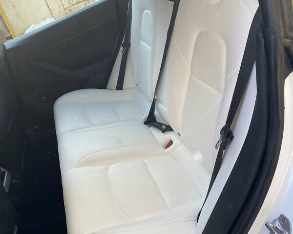 Білий Тесла Модель 3, об'ємом двигуна 0 л та пробігом 52 тис. км за 18500 $, фото 10 на Automoto.ua