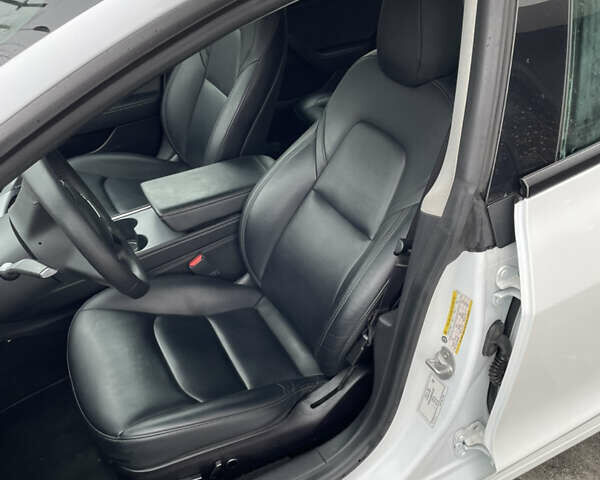 Белый Тесла Модель 3, объемом двигателя 0 л и пробегом 145 тыс. км за 20500 $, фото 9 на Automoto.ua