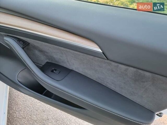 Тесла Модель 3 2021 в Кропивницком (Кировограде) на Automoto.ua Белый Тесла Модель 3, объемом двигателя 0 л и пробегом 20 тыс. км за 29500 $, фото 38 на Automoto.ua