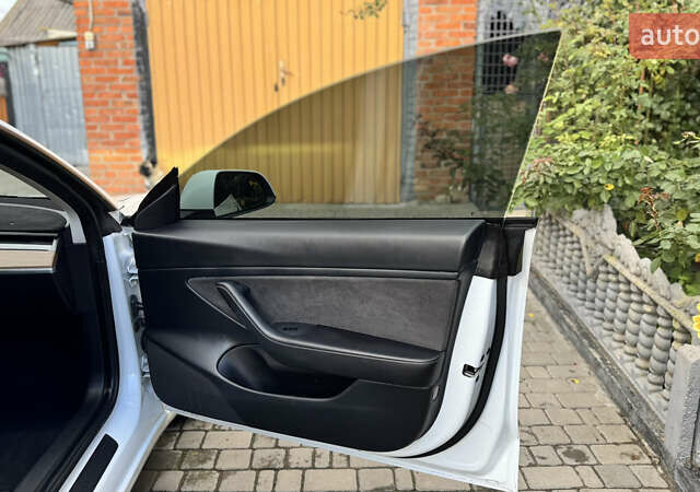 Белый Тесла Модель 3, объемом двигателя 0 л и пробегом 88 тыс. км за 22900 $, фото 23 на Automoto.ua