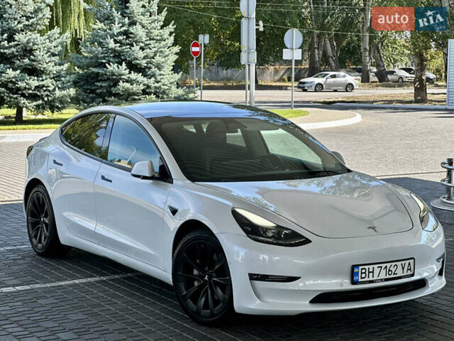 Тесла Модель 3 2021 у Одесі на Automoto.ua Білий Тесла Модель 3, об'ємом двигуна 0 л та пробігом 98 тис. км за 17800 $, фото 5 на Automoto.ua