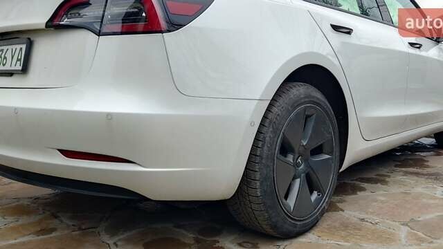 Білий Тесла Модель 3, об'ємом двигуна 0 л та пробігом 59 тис. км за 17500 $, фото 5 на Automoto.ua