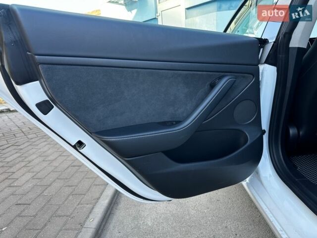 Білий Тесла Модель 3, об'ємом двигуна 0 л та пробігом 65 тис. км за 17950 $, фото 22 на Automoto.ua