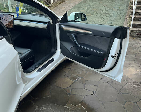 Білий Тесла Модель 3, об'ємом двигуна 0 л та пробігом 57 тис. км за 23000 $, фото 26 на Automoto.ua