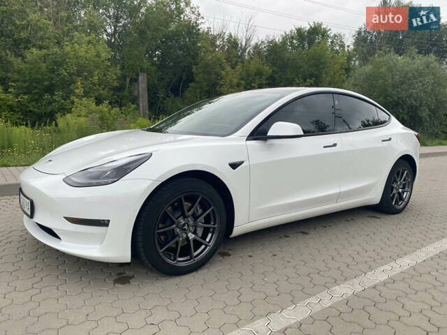 Білий Тесла Модель 3, об'ємом двигуна 0 л та пробігом 44 тис. км за 23400 $, фото 3 на Automoto.ua