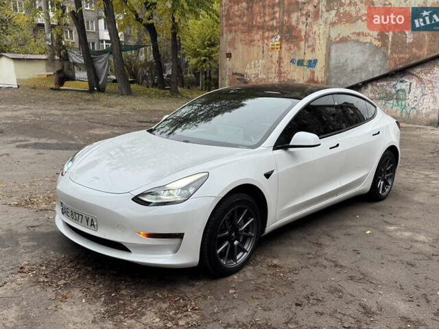 Белый Тесла Модель 3, объемом двигателя 0 л и пробегом 67 тыс. км за 23000 $, фото 1 на Automoto.ua
