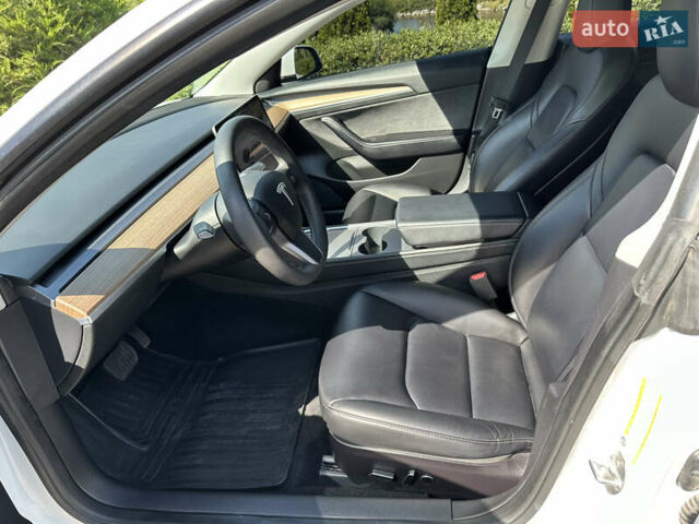 Тесла Модель 3 2021 в Днепре (Днепропетровске) на Automoto.ua Белый Тесла Модель 3, объемом двигателя 0 л и пробегом 51 тыс. км за 19999 $, фото 14 на Automoto.ua