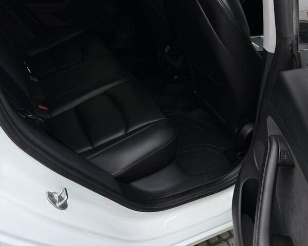 Білий Тесла Модель 3, об'ємом двигуна 0 л та пробігом 146 тис. км за 25000 $, фото 17 на Automoto.ua