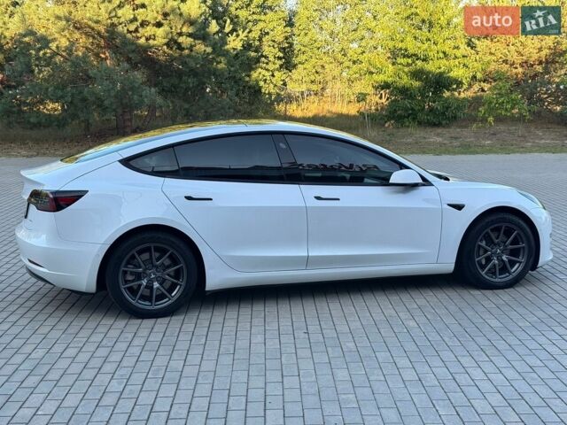 Белый Тесла Модель 3, объемом двигателя 0 л и пробегом 97 тыс. км за 17799 $, фото 11 на Automoto.ua