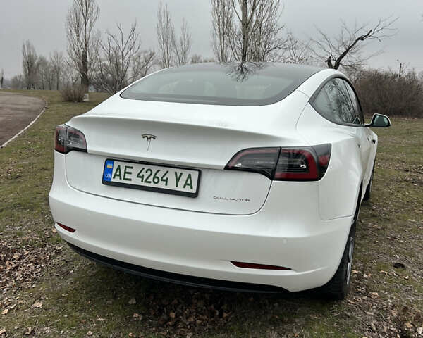 Белый Тесла Модель 3, объемом двигателя 0 л и пробегом 48 тыс. км за 20800 $, фото 3 на Automoto.ua