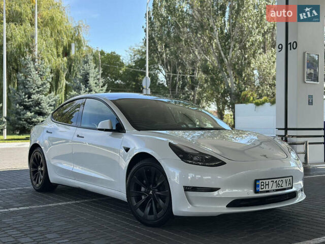 Тесла Модель 3 2021 у Одесі на Automoto.ua Білий Тесла Модель 3, об'ємом двигуна 0 л та пробігом 98 тис. км за 17800 $, фото 1 на Automoto.ua