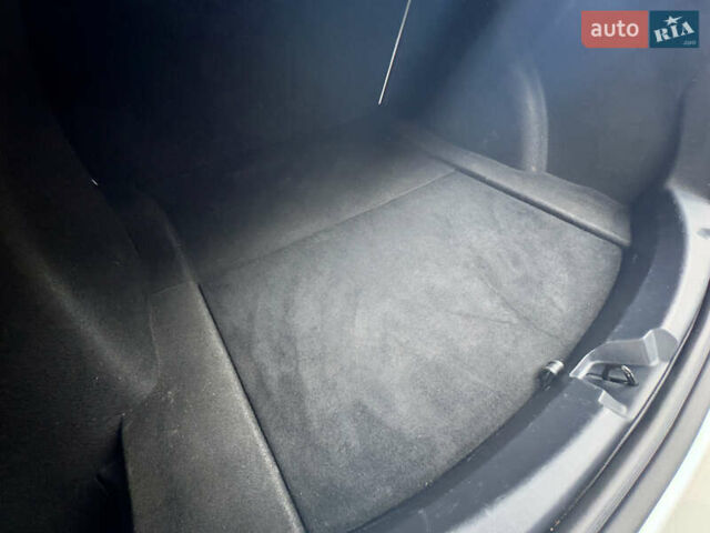 Білий Тесла Модель 3, об'ємом двигуна 0 л та пробігом 84 тис. км за 18300 $, фото 29 на Automoto.ua