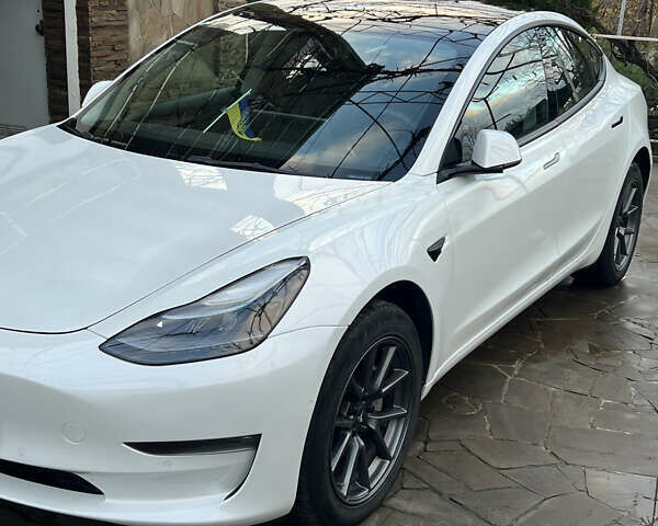 Білий Тесла Модель 3, об'ємом двигуна 0 л та пробігом 57 тис. км за 23000 $, фото 2 на Automoto.ua