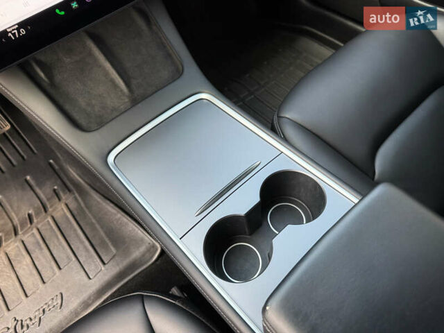 Белый Тесла Модель 3, объемом двигателя 0 л и пробегом 37 тыс. км за 19999 $, фото 151 на Automoto.ua