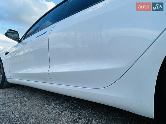 Белый Тесла Модель 3, объемом двигателя 0 л и пробегом 49 тыс. км за 20000 $, фото 14 на Automoto.ua