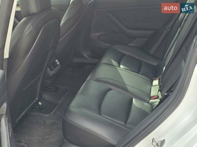 Білий Тесла Модель 3, об'ємом двигуна 0 л та пробігом 91 тис. км за 22999 $, фото 16 на Automoto.ua