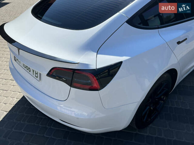 Белый Тесла Модель 3, объемом двигателя 0 л и пробегом 39 тыс. км за 20200 $, фото 16 на Automoto.ua