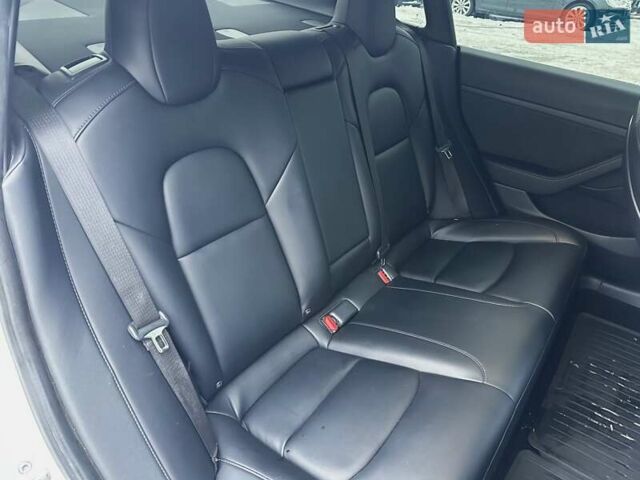 Белый Тесла Модель 3, объемом двигателя 0 л и пробегом 37 тыс. км за 17999 $, фото 47 на Automoto.ua