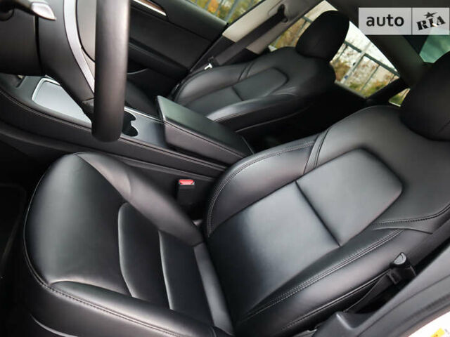 Белый Тесла Модель 3, объемом двигателя 0 л и пробегом 35 тыс. км за 21000 $, фото 5 на Automoto.ua