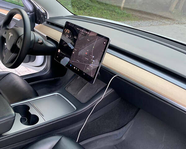 Білий Тесла Модель 3, об'ємом двигуна 0 л та пробігом 200 тис. км за 17000 $, фото 11 на Automoto.ua