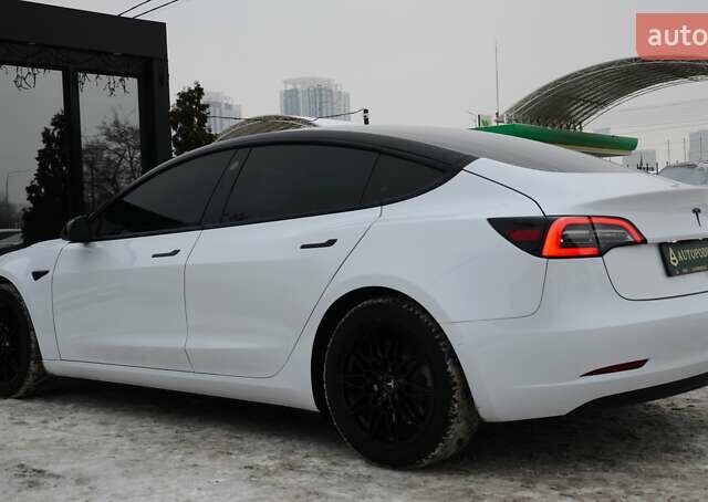 Белый Тесла Модель 3, объемом двигателя 0 л и пробегом 37 тыс. км за 17999 $, фото 7 на Automoto.ua