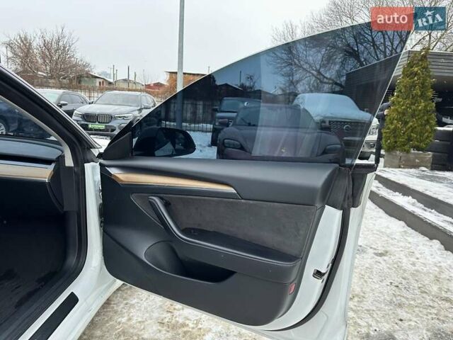 Белый Тесла Модель 3, объемом двигателя 0 л и пробегом 37 тыс. км за 17999 $, фото 49 на Automoto.ua