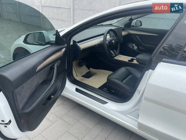 Білий Тесла Модель 3, об'ємом двигуна 0 л та пробігом 78 тис. км за 18000 $, фото 12 на Automoto.ua