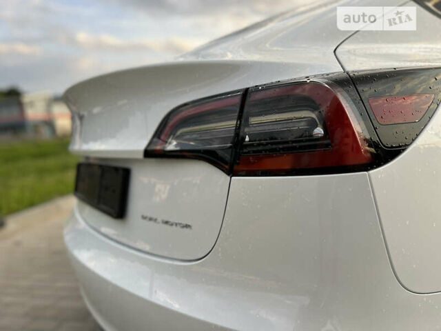 Белый Тесла Модель 3, объемом двигателя 0 л и пробегом 18 тыс. км за 47500 $, фото 16 на Automoto.ua